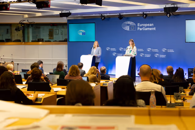 Valokuva 12: Pre-session briefing