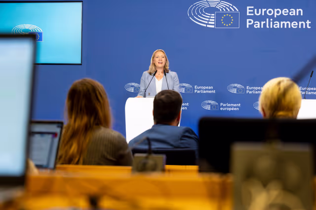 Valokuva 1: Pre-session briefing