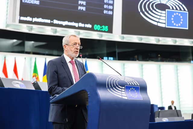 Fotó 17: EP Plenary session - Commission statement - Continued financial and military support to Ukraine by EU Member States