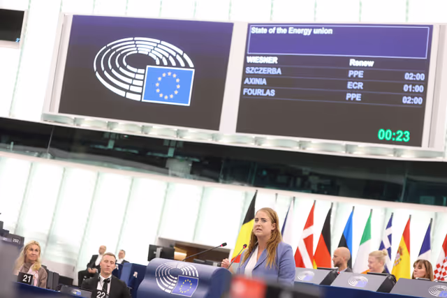 Fotografie 13: EP Plenary session - Commission statement - State of the Energy union