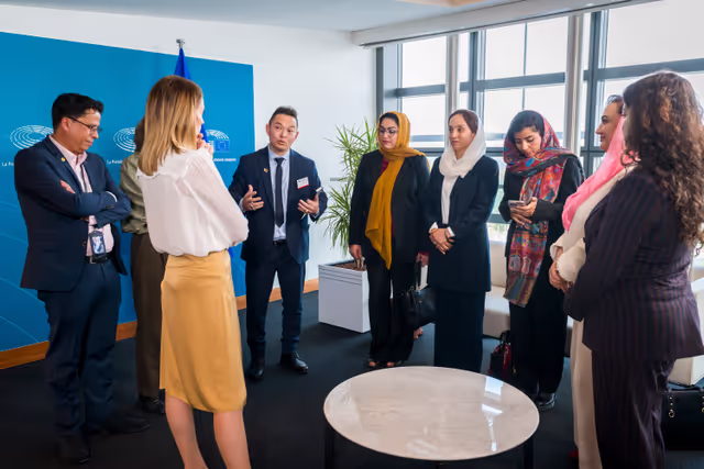 Nuotrauka 3: Roberta METSOLA, EP President meets with Afghan Women