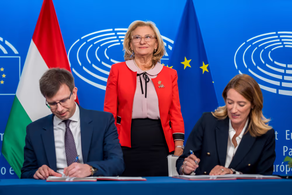 LEX signing ceremony in presence of Roberta METSOLA, EP President and János BOKA, Hungarian Minister for European Affairs, on behalf of the Hungarian Presidency