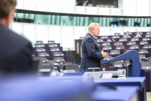 Nuotrauka 2: EP Plenary session - Commission statement - Droughts and extreme weather events as a threat to local communities and EU agriculture in times of climate change