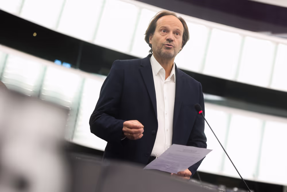 EP Plenary session - Commission statement - Possible extradition of Paul Watson: the danger of criminalisation of environmental defenders and whistle-blowers, and the need for their protection in the EU