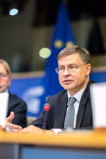 Foto 18: INTA - Proposal for a Regulation of the European Parliament and of the Council establishing the Ukraine Loan Cooperation Mechanism and providing exceptional macro-financial assistance to Ukraine