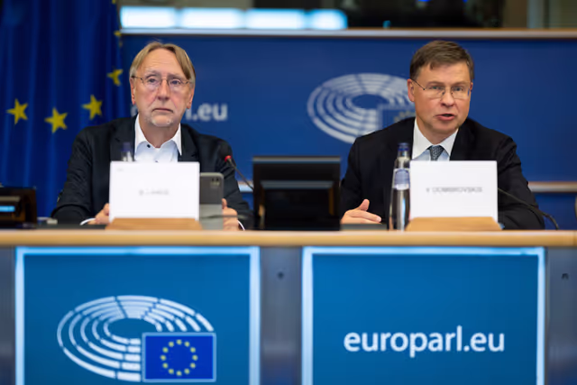 Foto 21: INTA - Proposal for a Regulation of the European Parliament and of the Council establishing the Ukraine Loan Cooperation Mechanism and providing exceptional macro-financial assistance to Ukraine