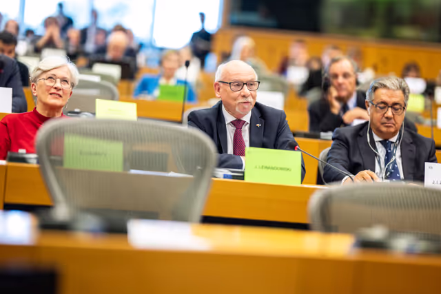 Foto 12: INTA - Proposal for a Regulation of the European Parliament and of the Council establishing the Ukraine Loan Cooperation Mechanism and providing exceptional macro-financial assistance to Ukraine