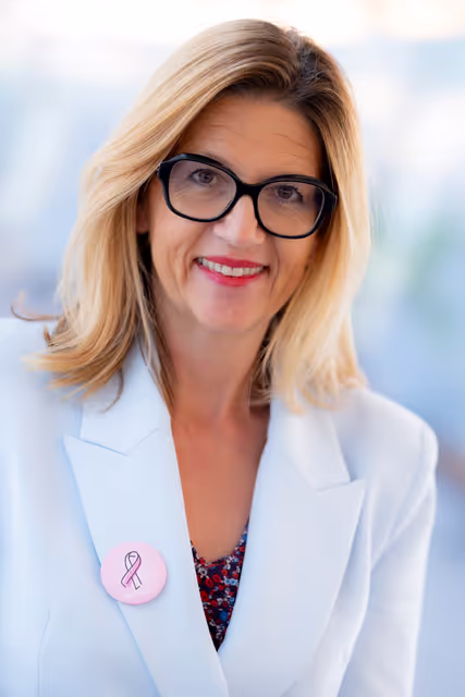 Fotografia 4: Stephanie YON COUTIN and her team in the EP in Brussels