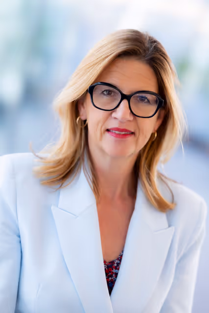 Fotografia 1: Stephanie YON COUTIN and her team in the EP in Brussels