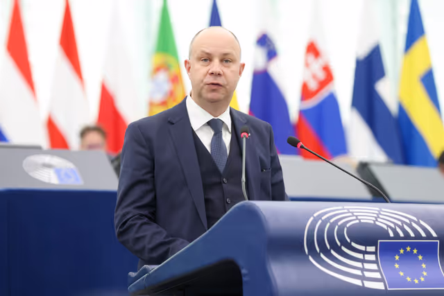 Fotogrāfija 8: EP Plenary session -  Ensuring sustainable, decent and affordable housing in Europe - encouraging investment, private property and public housing programmes