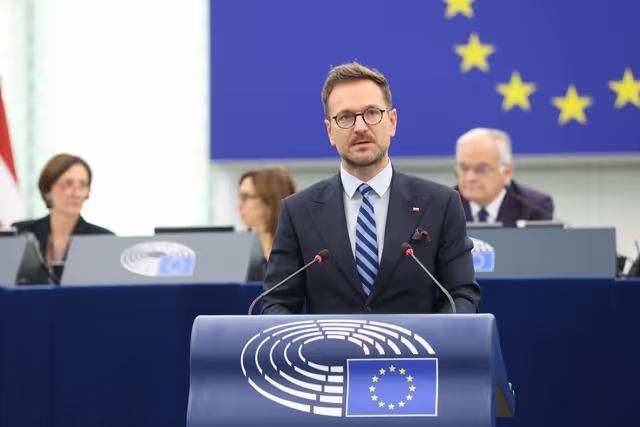 Foto 50: EP Plenary session -  Ensuring sustainable, decent and affordable housing in Europe - encouraging investment, private property and public housing programmes