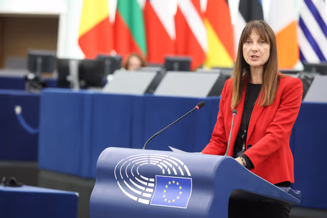Foto 42: EP Plenary session -  Ensuring sustainable, decent and affordable housing in Europe - encouraging investment, private property and public housing programmes