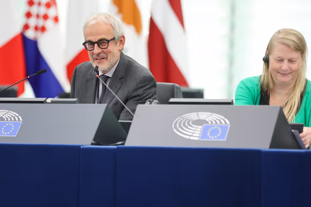 Fotogrāfija 48: EP Plenary session -  Ensuring sustainable, decent and affordable housing in Europe - encouraging investment, private property and public housing programmes