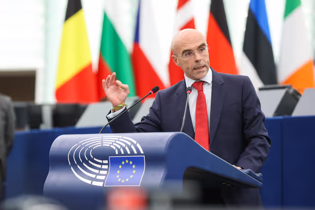 Fotogrāfija 39: EP Plenary session -  Ensuring sustainable, decent and affordable housing in Europe - encouraging investment, private property and public housing programmes