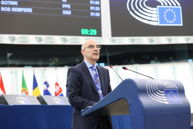 Fotogrāfija 33: EP Plenary session -  Ensuring sustainable, decent and affordable housing in Europe - encouraging investment, private property and public housing programmes