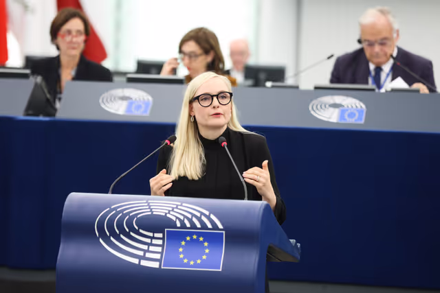 Fotogrāfija 24: EP Plenary session -  Ensuring sustainable, decent and affordable housing in Europe - encouraging investment, private property and public housing programmes