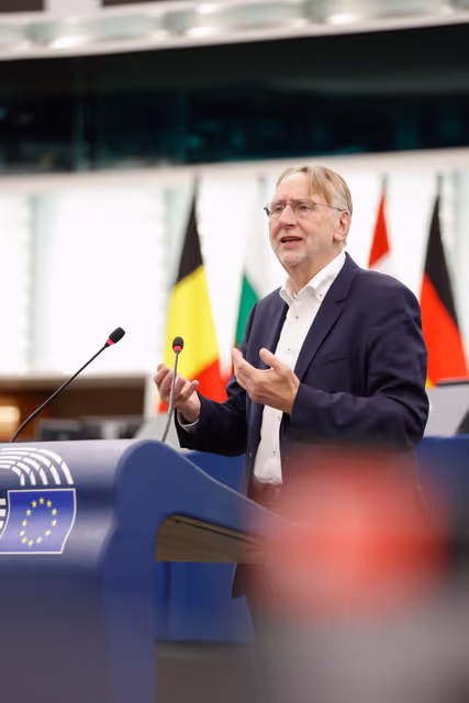 Photo 22: EP Plenary session - A stronger Europe for safer products to better protect consumers and tackle unfair competition: Boosting EU oversight in e-commerce and imports