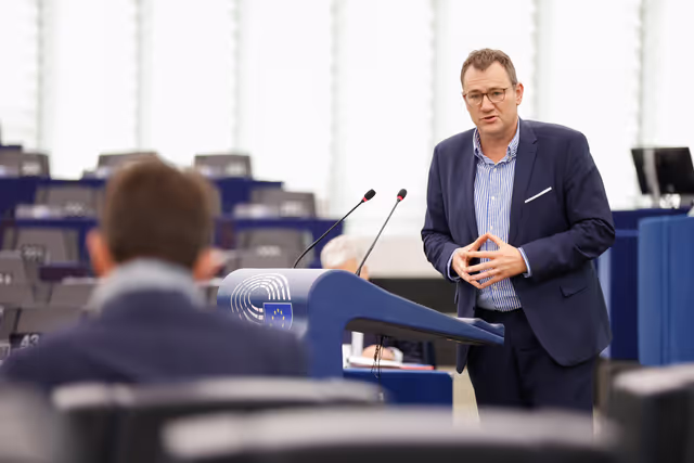 Photo 9: EP Plenary session - A stronger Europe for safer products to better protect consumers and tackle unfair competition: Boosting EU oversight in e-commerce and imports