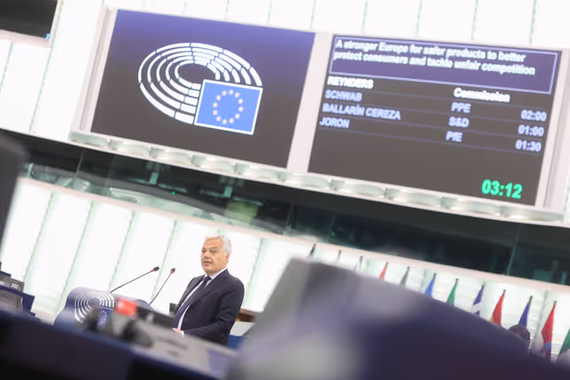 Foto 1: EP Plenary session - A stronger Europe for safer products to better protect consumers and tackle unfair competition: Boosting EU oversight in e-commerce and imports
