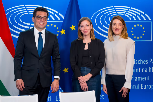 Photo 16: LEX signing ceremony in presence of Roberta METSOLA, EP President and Mr Barna Pál ZSIGMOND, State Secretary for Parliamentary Affairs, Ministry of European Union Affairs, on behalf of the Hungarian Presidency
