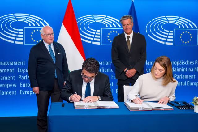 Photo 13: LEX signing ceremony in presence of Roberta METSOLA, EP President and Mr Barna Pál ZSIGMOND, State Secretary for Parliamentary Affairs, Ministry of European Union Affairs, on behalf of the Hungarian Presidency