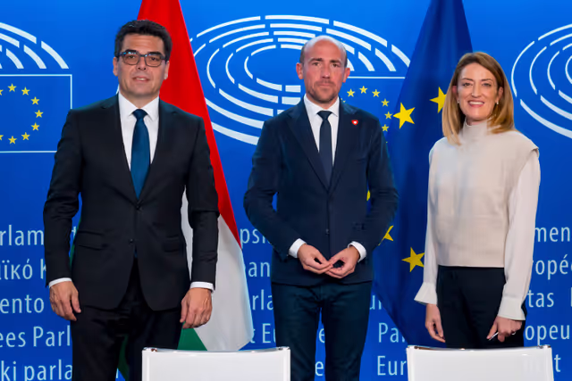 Photo 11: LEX signing ceremony in presence of Roberta METSOLA, EP President and Mr Barna Pál ZSIGMOND, State Secretary for Parliamentary Affairs, Ministry of European Union Affairs, on behalf of the Hungarian Presidency