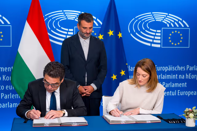Photo 7: LEX signing ceremony in presence of Roberta METSOLA, EP President and Mr Barna Pál ZSIGMOND, State Secretary for Parliamentary Affairs, Ministry of European Union Affairs, on behalf of the Hungarian Presidency