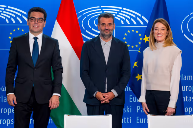 Photo 6: LEX signing ceremony in presence of Roberta METSOLA, EP President and Mr Barna Pál ZSIGMOND, State Secretary for Parliamentary Affairs, Ministry of European Union Affairs, on behalf of the Hungarian Presidency