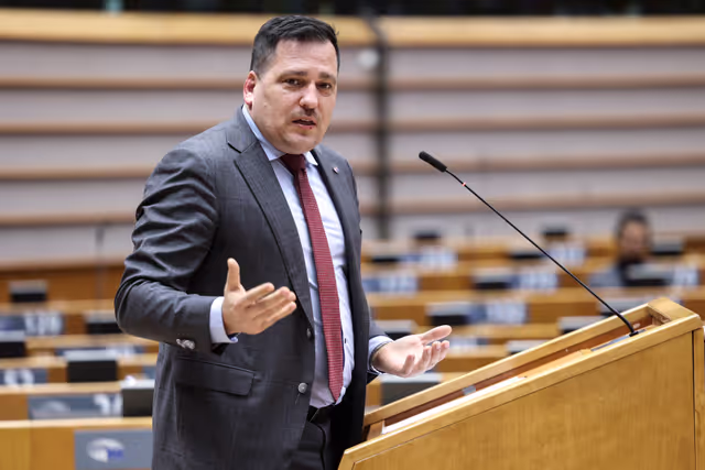 Fotogrāfija 8: EP Plenary session - Deplorable escalation of violence around the football match in the Netherlands and the unacceptable attacks against Israeli football fans