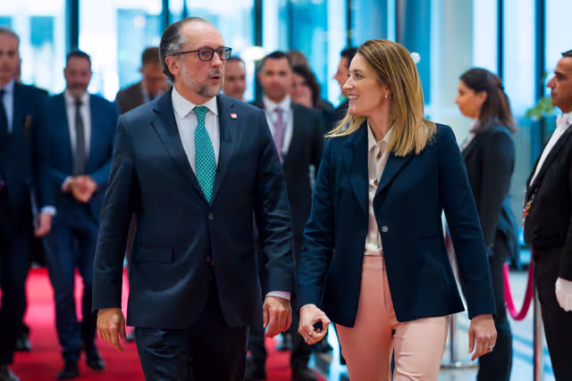 Φωτογραφία 8: Roberta METSOLA, EP President, meets with Alexander SCHALLENBERG, Austrian Chancellor