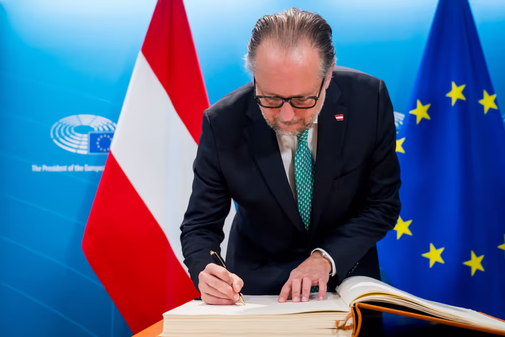 Roberta METSOLA, EP President, meets with Alexander SCHALLENBERG, Austrian Chancellor