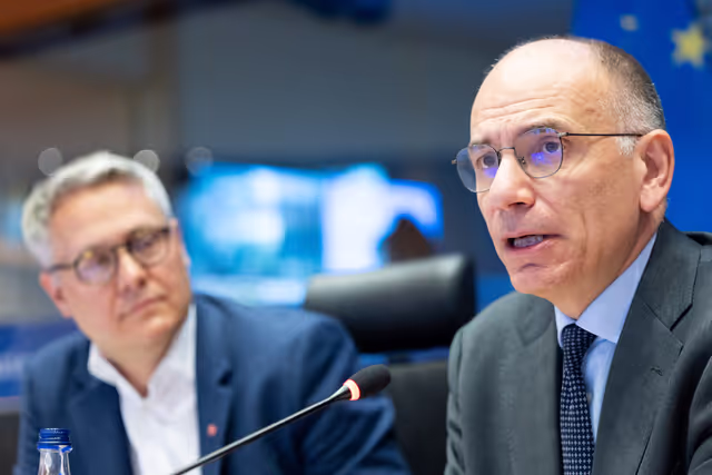 Zdjęcie 12: EMPL - Social dimension of the 'Much more than a market' report - Exchange of views with Enrico Letta
