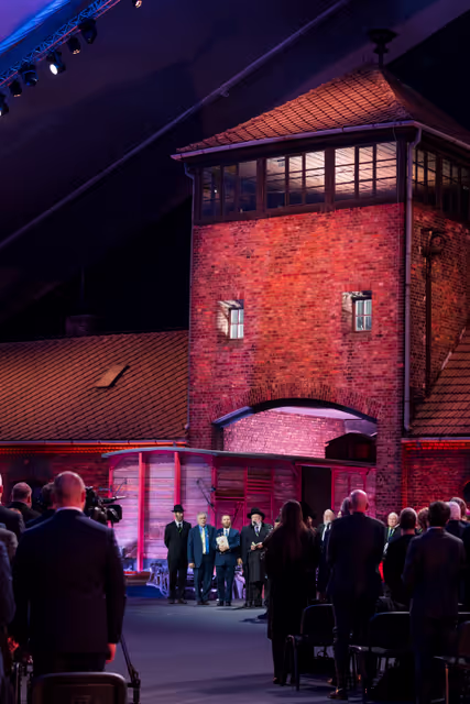 Fotagrafa 7: 80th Anniversary of the liberation of Auschwitz .