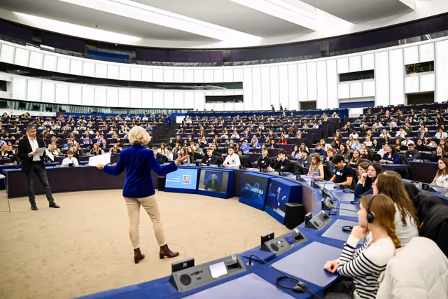 Photo 50: Euroscola