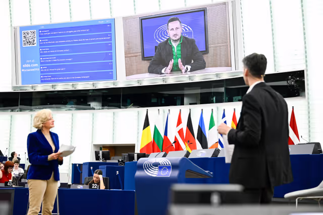 Photo 44: Euroscola