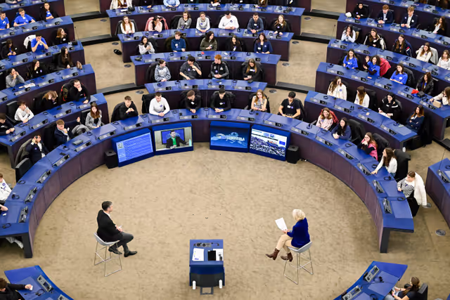 Photo 16: Euroscola