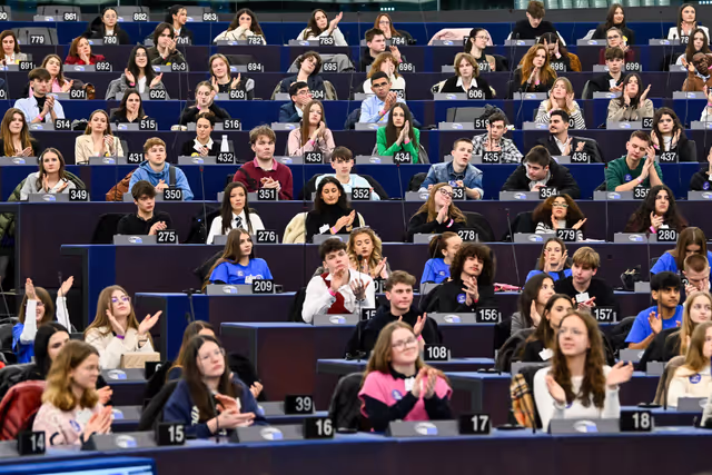 Photo 9: Euroscola