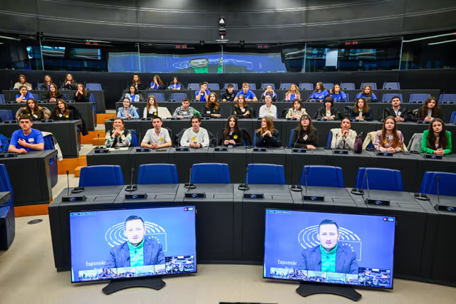 Photo 47: Euroscola