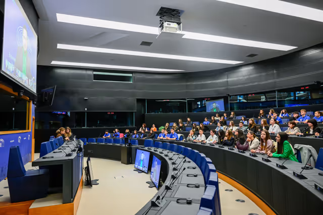 Photo 45: Euroscola