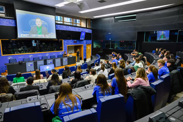 Photo 43: Euroscola