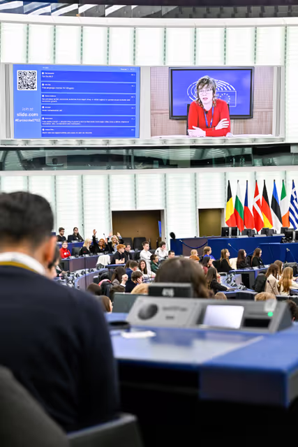 Photo 40: Euroscola