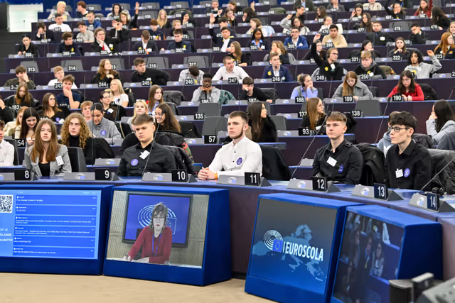 Photo 38: Euroscola