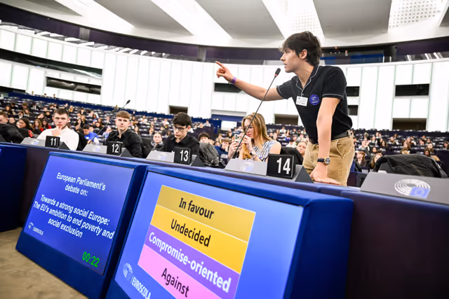 Photo 25: Euroscola