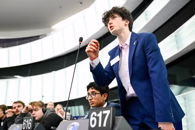 Photo 21: Euroscola