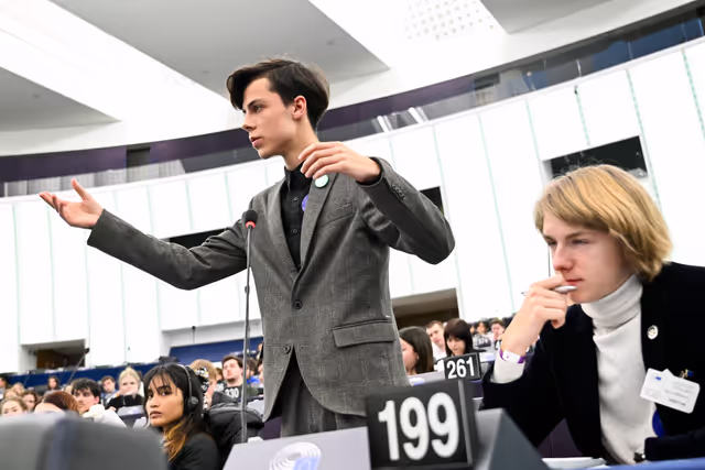 Photo 17: Euroscola