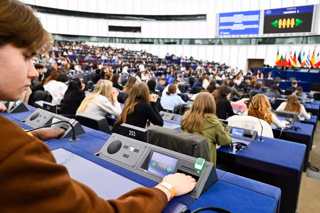 Photo 15: Euroscola