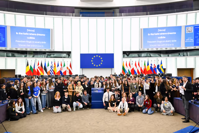 Photo 3: Euroscola