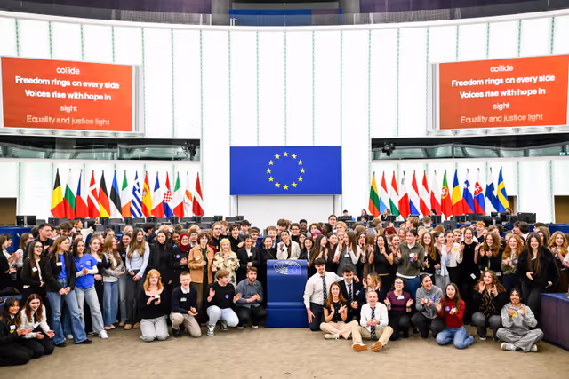 Photo 2: Euroscola