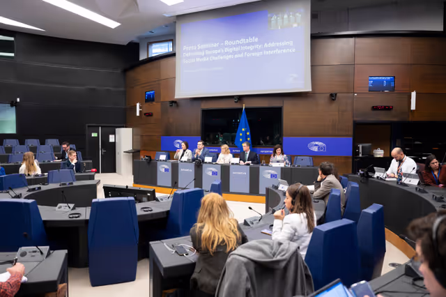 Снимка 24: Media Seminar - Roundtable on ' Defending Europe's Digital Integrity: Addressing Social Media Challenges and Foreign Interference '
