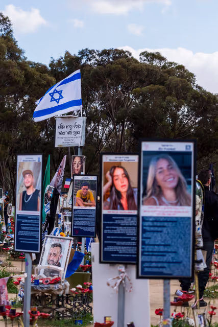 Photo 1: Official visit by Roberta METSOLA, EP President to Israel and occupied Palestinian territories - Visit to the Site of the Nova Festival, in Re'im